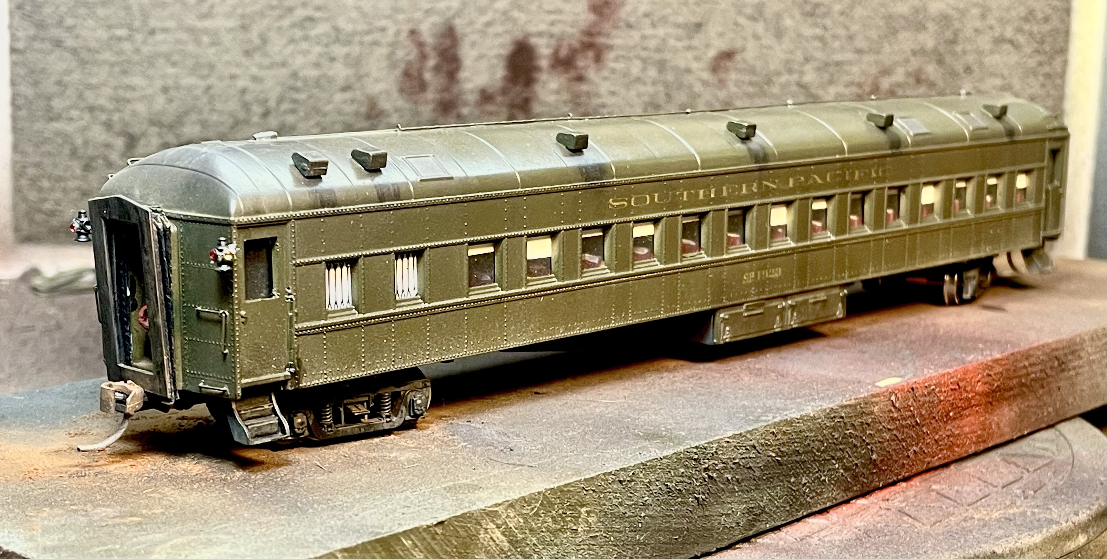 Athearn 72' Round Roof Coach into an SP 72-C-2 Rider Coach right-side
