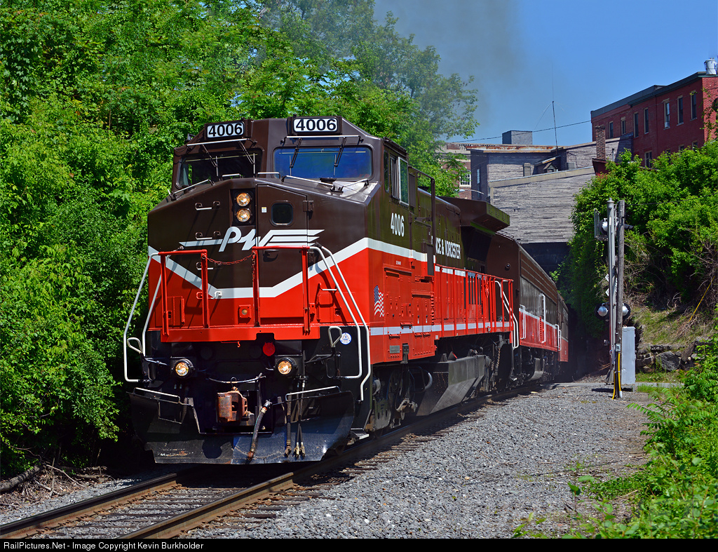 PW 4006 Providence and Worcester Railroad.jpg