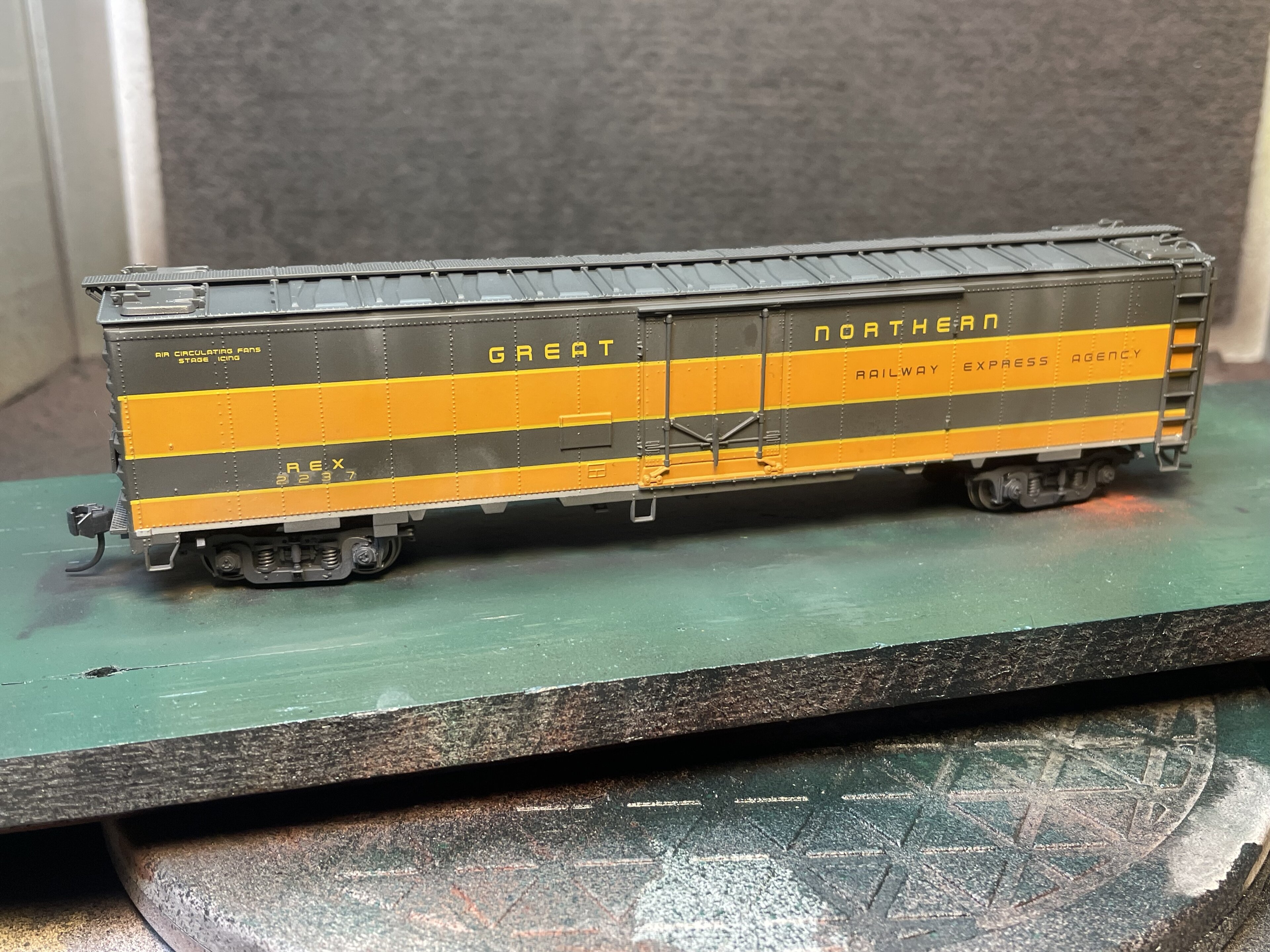 Walthers GN 50's Steel Express Reefer #2237